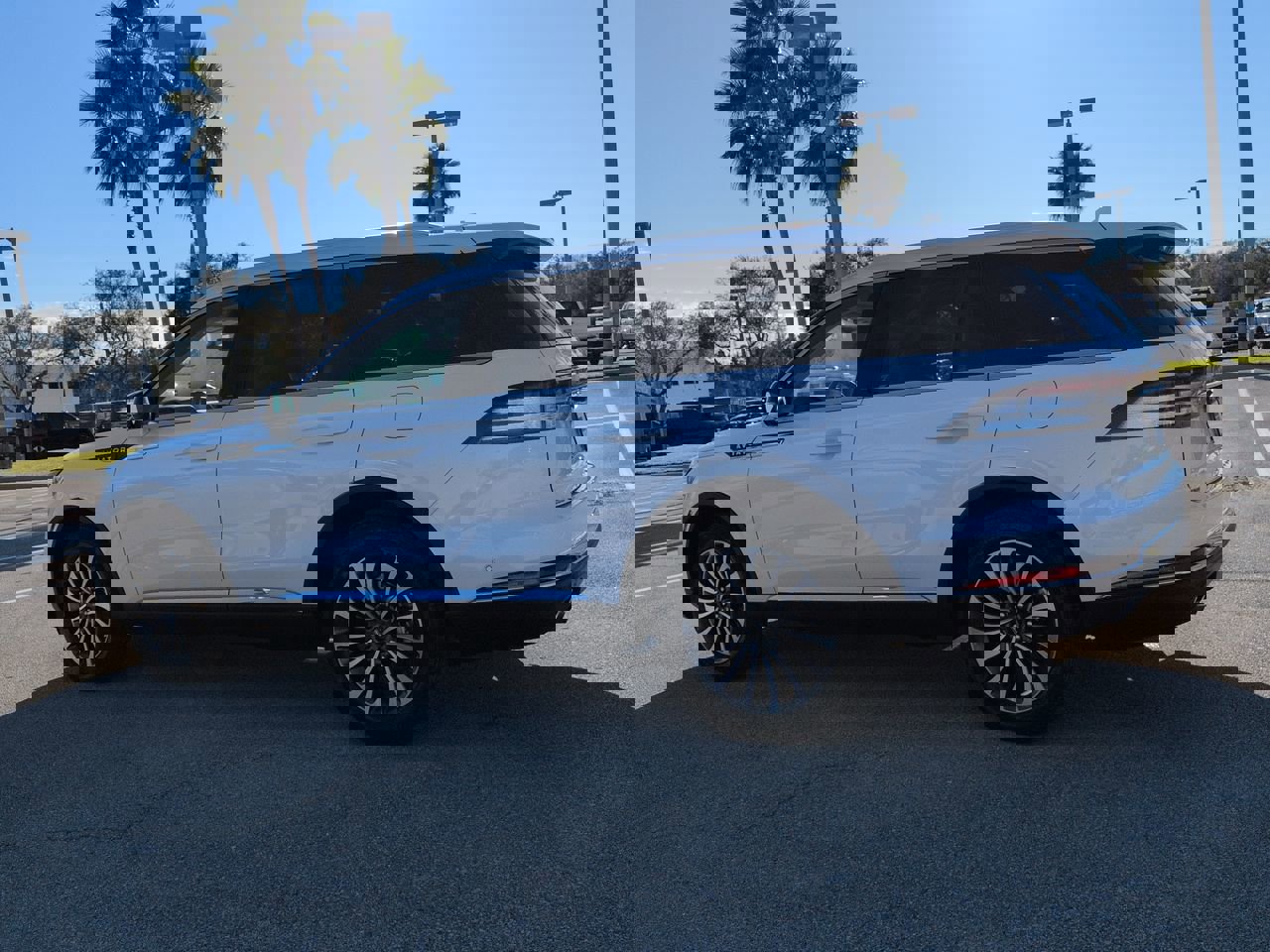 Certified 2022 Lincoln Aviator Reserve w/ Equipment Group 201A image 6