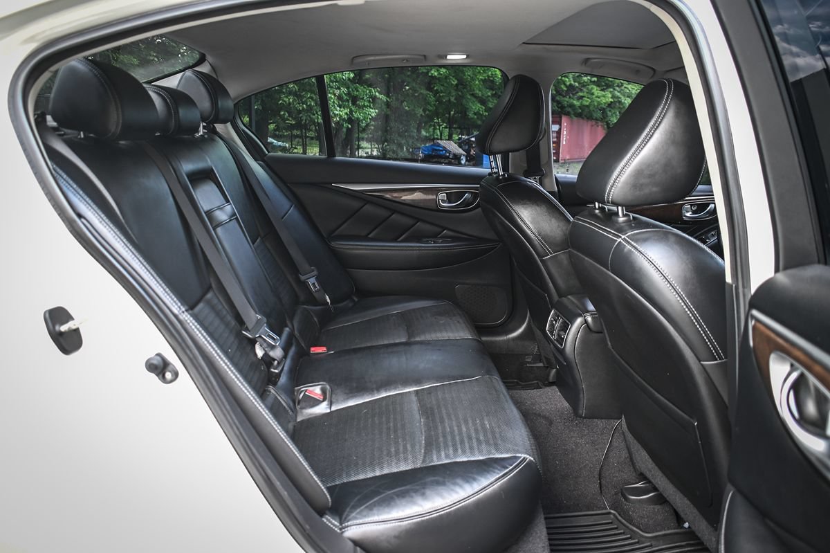 Used 2015 INFINITI Q50 AWD w/ Technology Package image 16