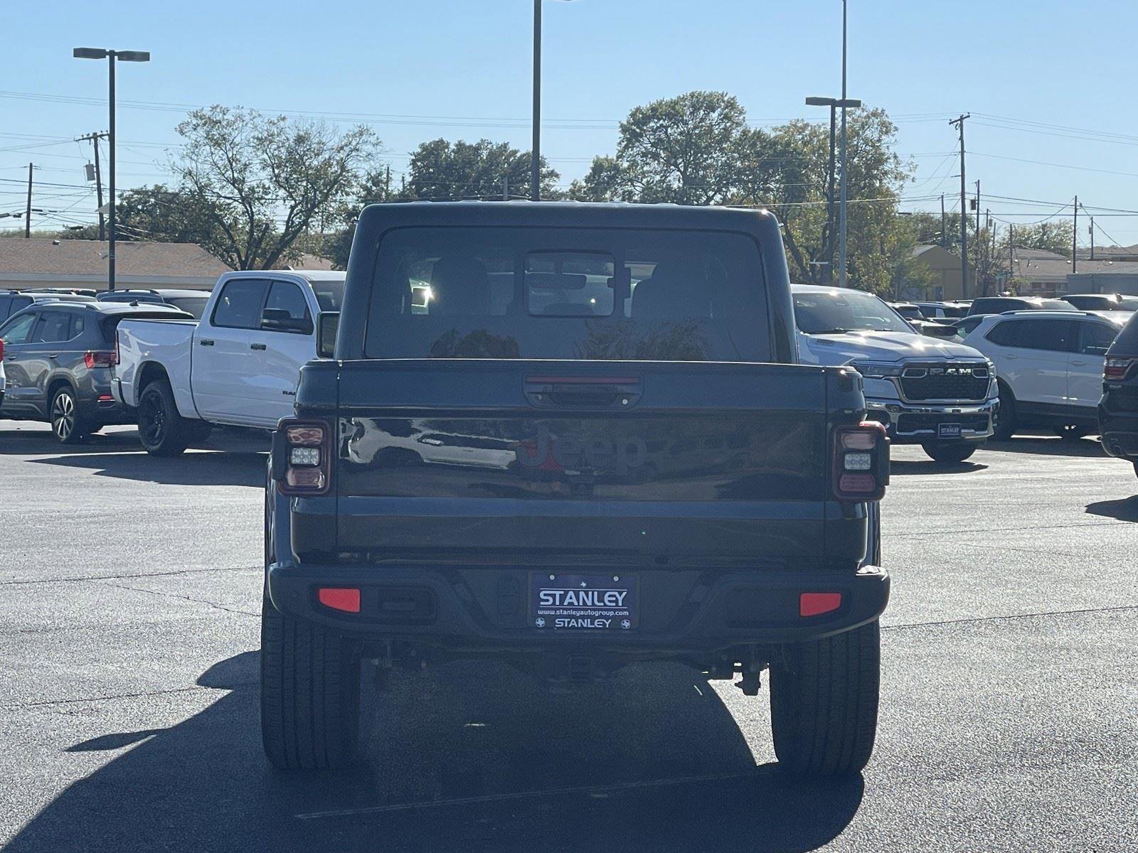 Used 2023 Jeep Gladiator Overland image 6