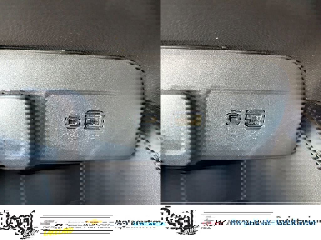 Used 2025 Chevrolet Trax LT w/ LT Convenience Package image 22