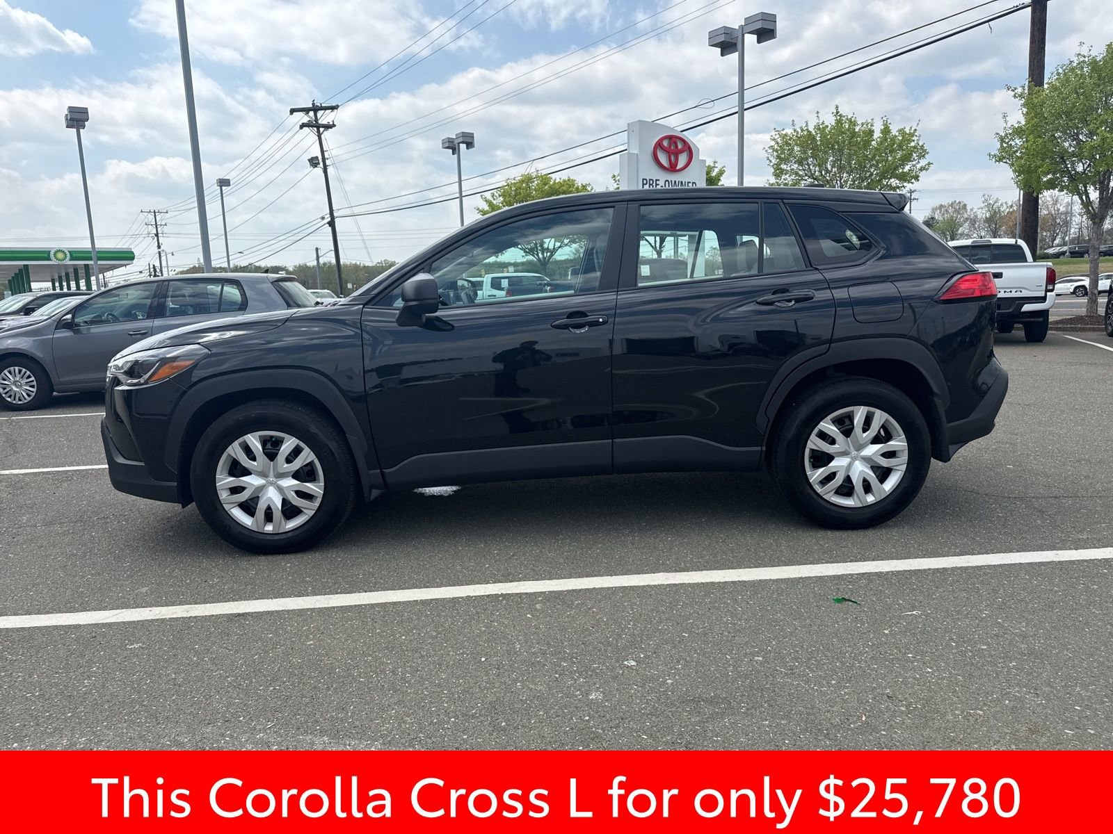 Used 2025 Toyota Corolla Cross L image 14
