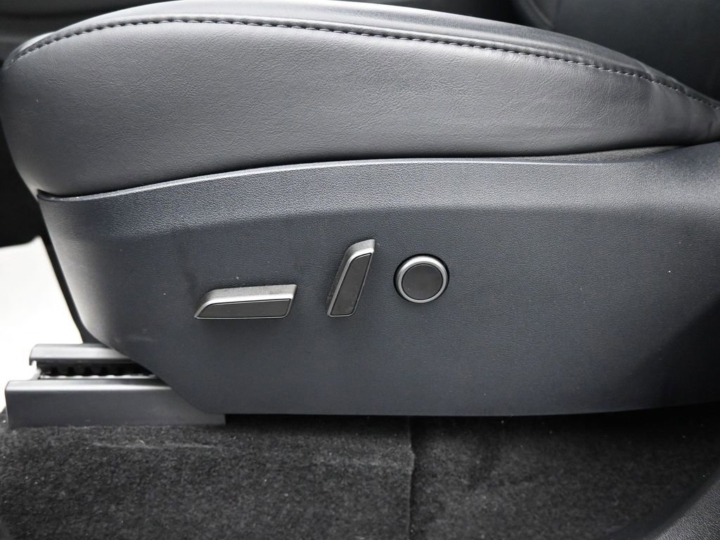 Used 2024 Tesla Model Y Long Range image 9