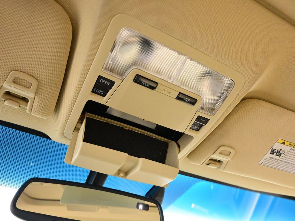 Used 2013 Toyota Avalon Limited image 21