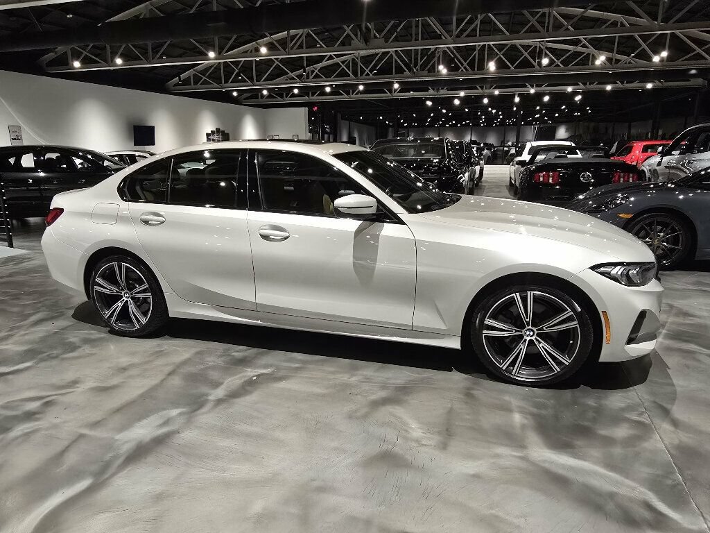 Used 2023 BMW 330i Sedan w/ Convenience Package RWD image 4