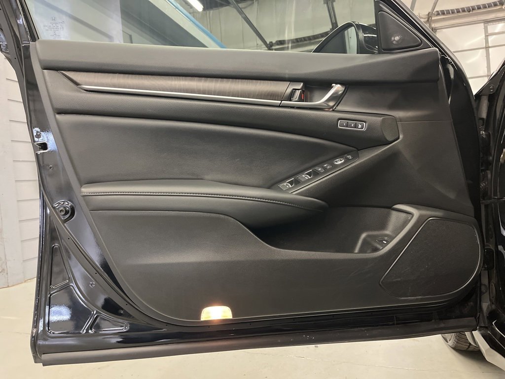 Used 2021 Honda Accord Touring image 9