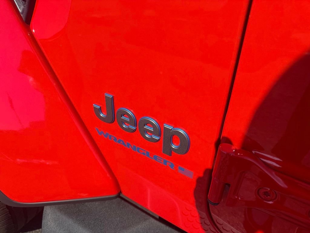 Used 2025 Jeep Wrangler Unlimited Sahara AWD/4WD image 15