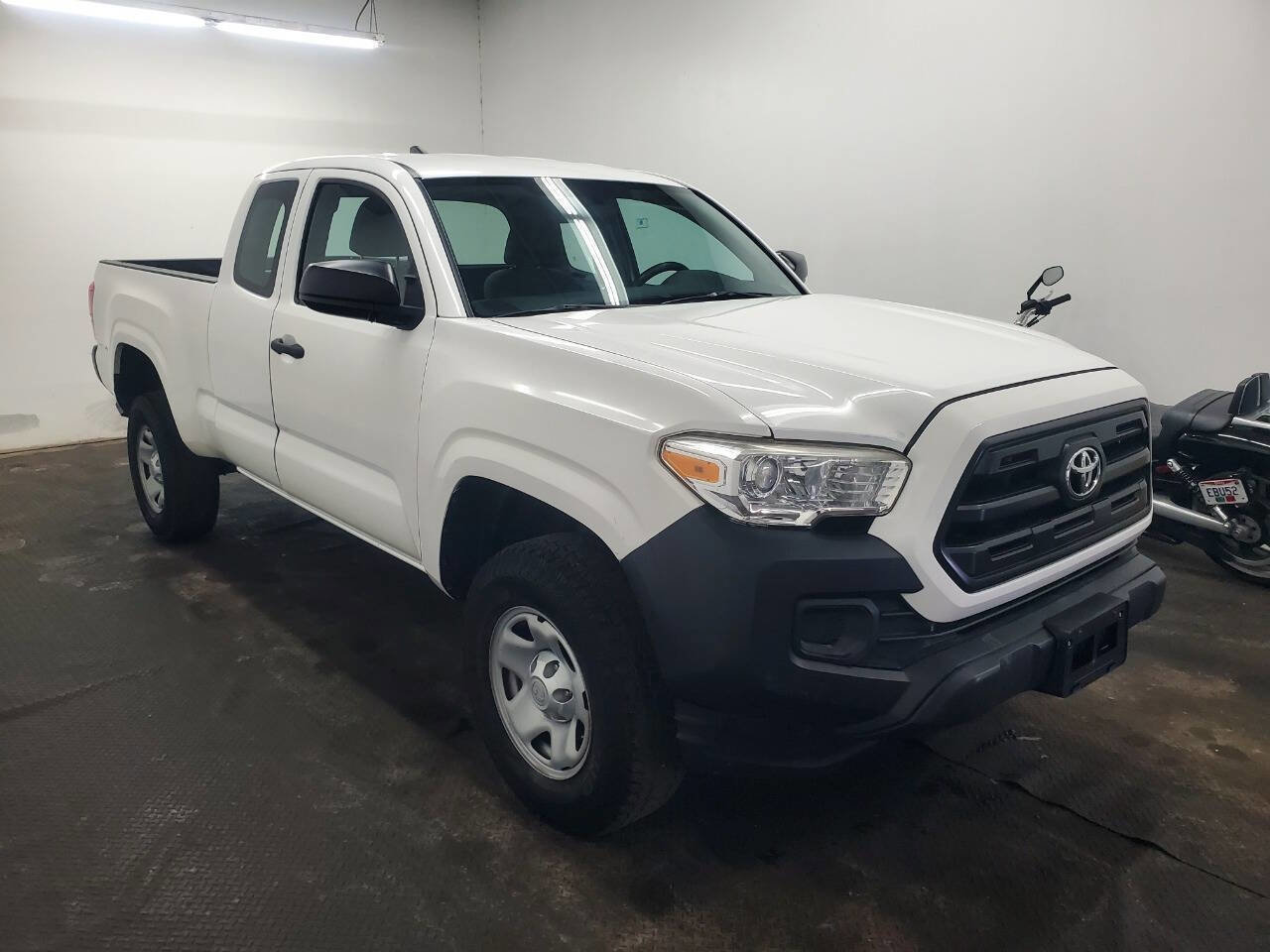 Used 2016 Toyota Tacoma SR5 image 3