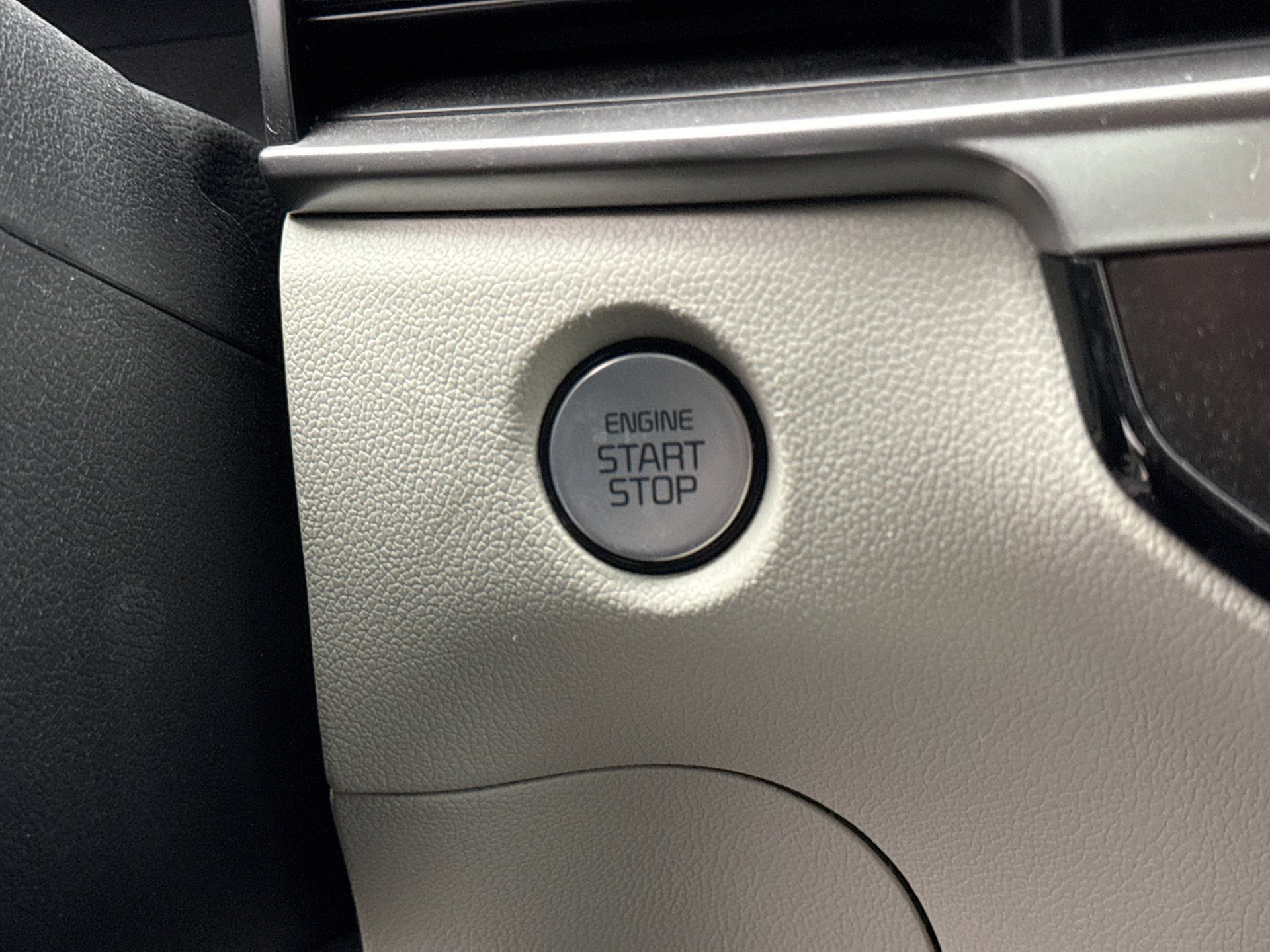 Used 2025 Kia Sorento S w/ Panoramic Sunroof Package image 23