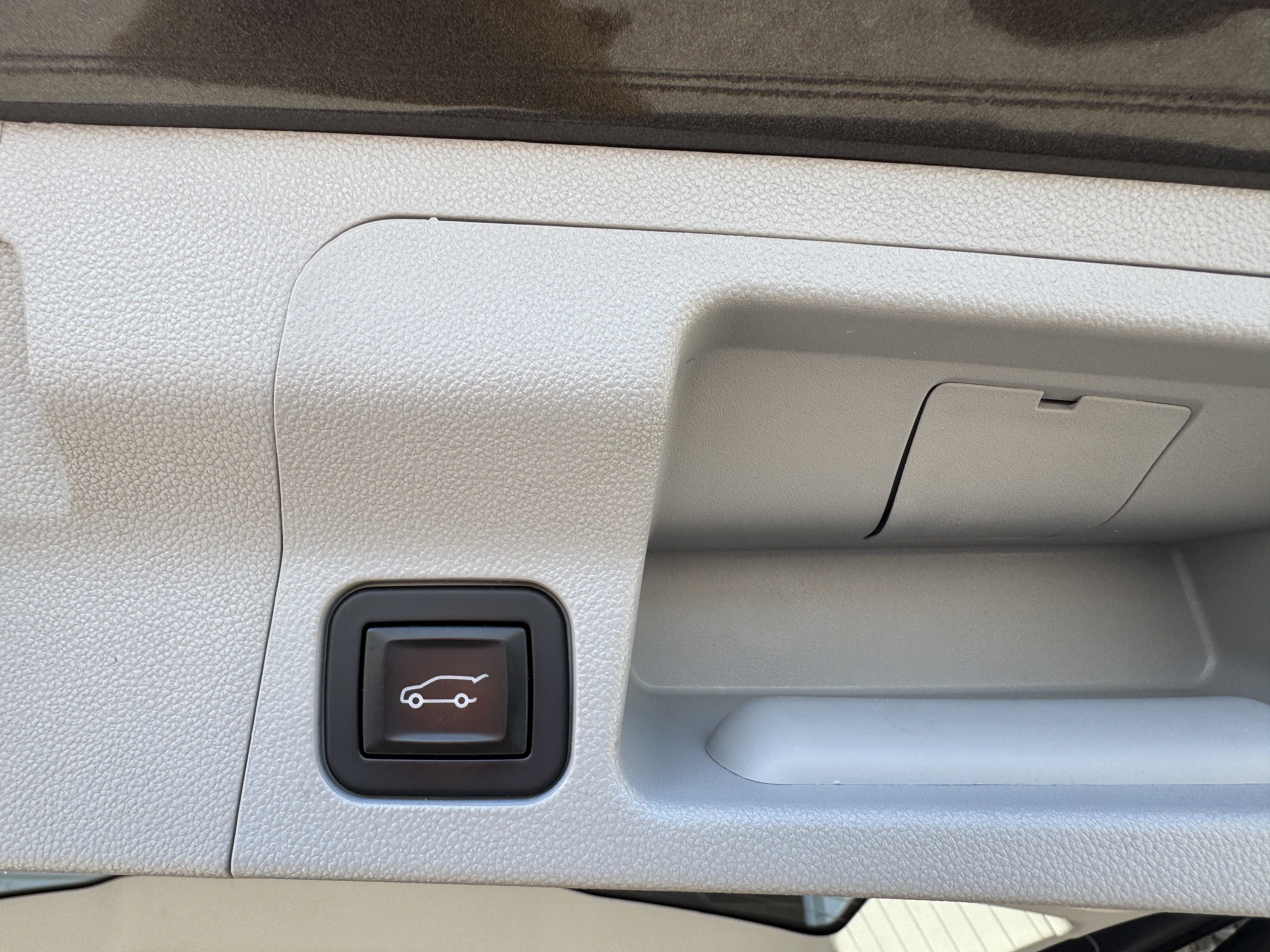 Used 2019 GMC Acadia SLE w/ LPO, Black Accent Package FWD image 16