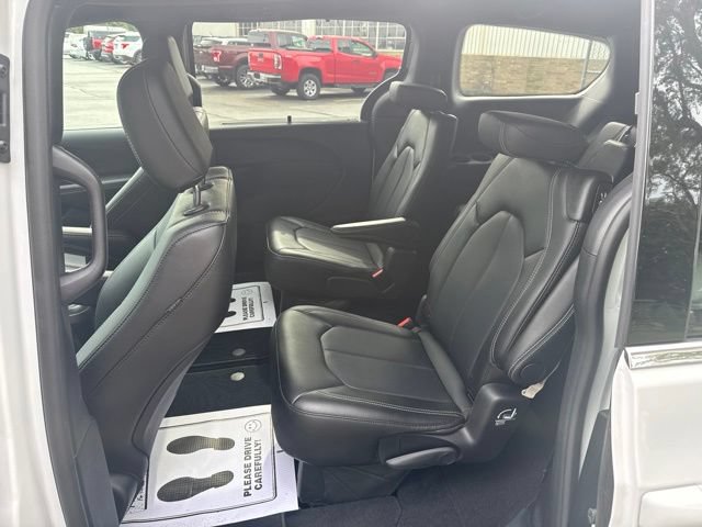 Used 2026 Chrysler Pacifica Select FWD image 11