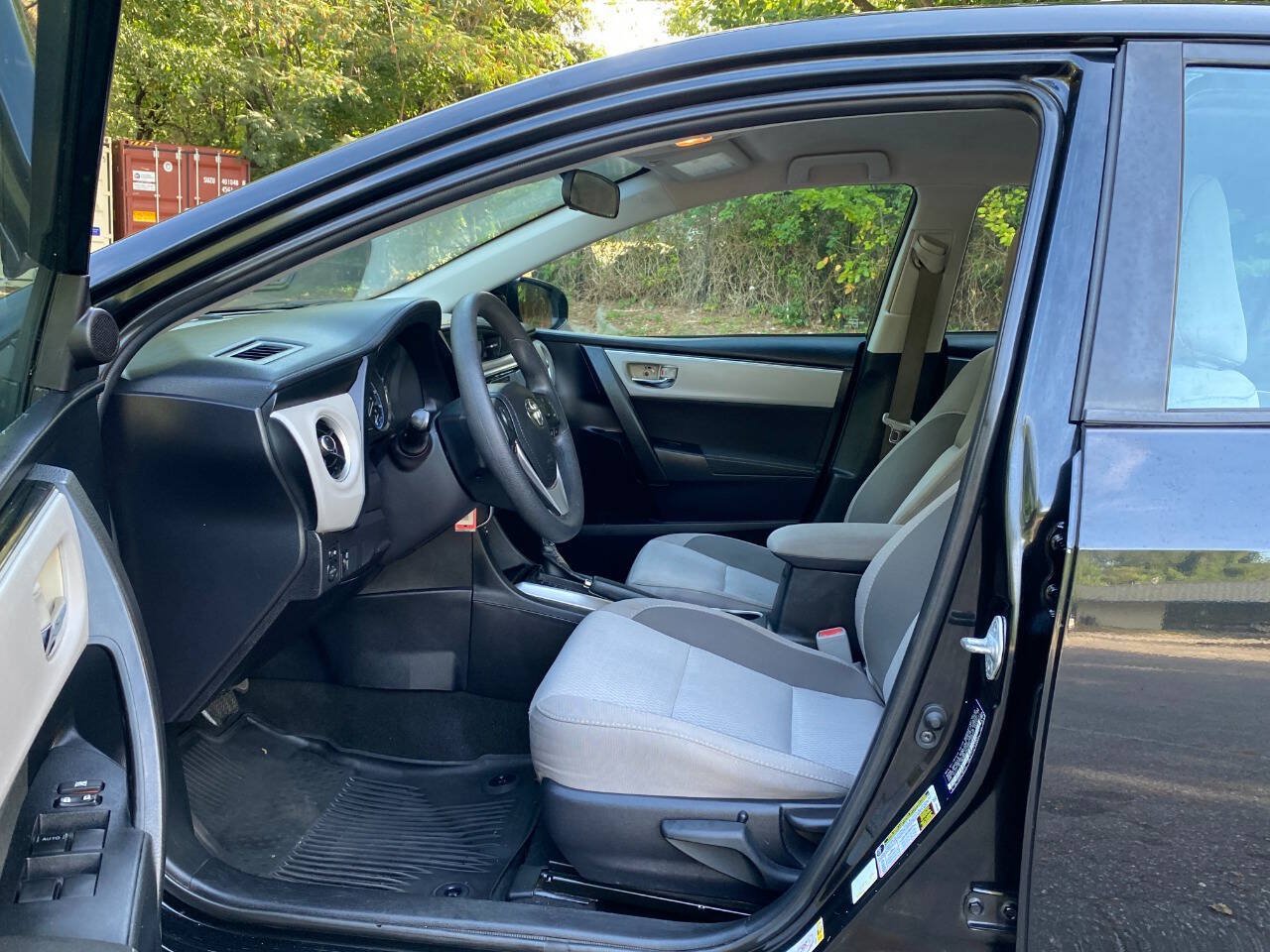 Used 2019 Toyota Corolla LE FWD image 14