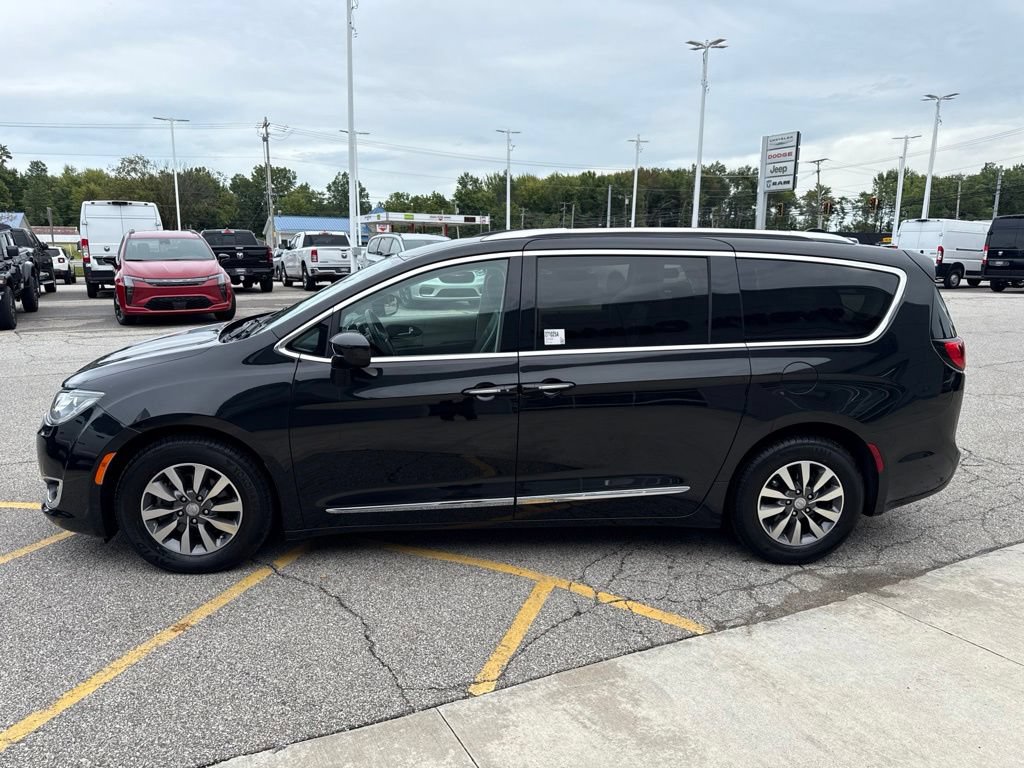 Used 2020 Chrysler Pacifica Touring-L Plus FWD image 9