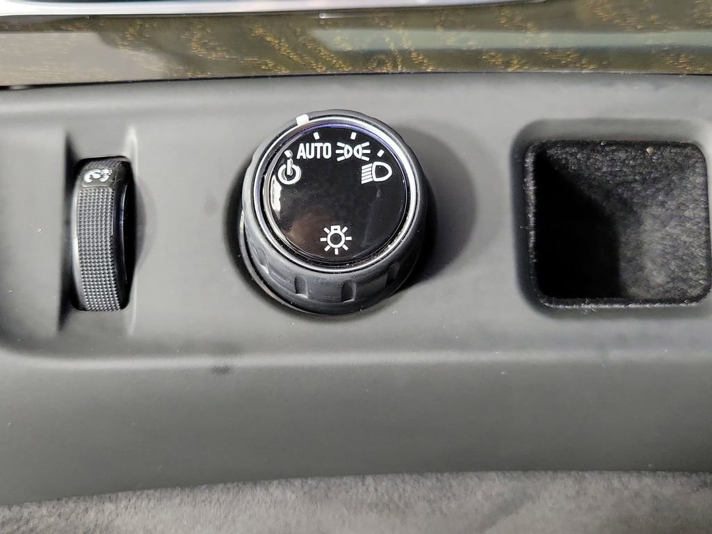 Used 2018 Cadillac Escalade Platinum RWD image 30