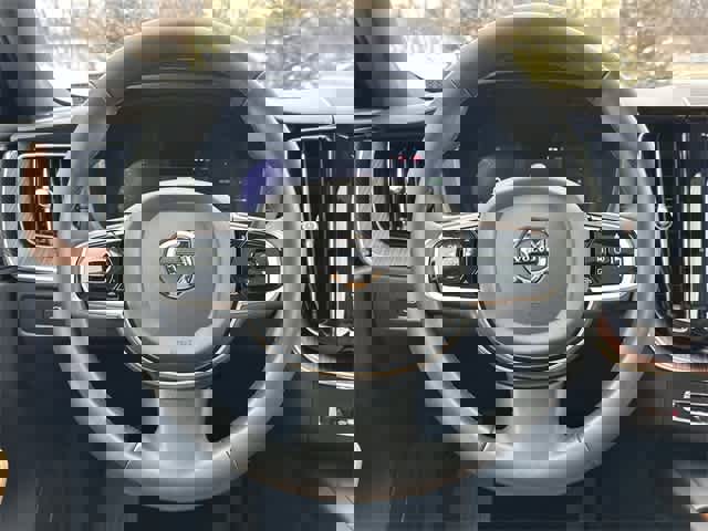 Used 2023 Volvo XC60 T8 Ultimate w/ Climate Package image 8