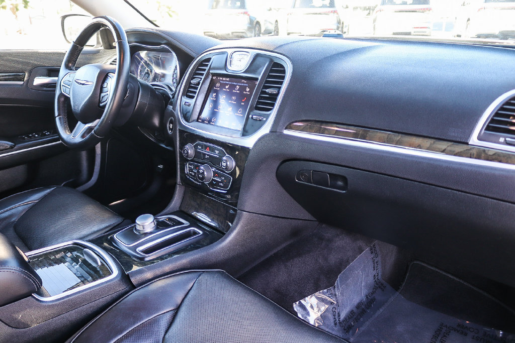 Used 2018 Chrysler 300 Limited AWD/4WD image 16