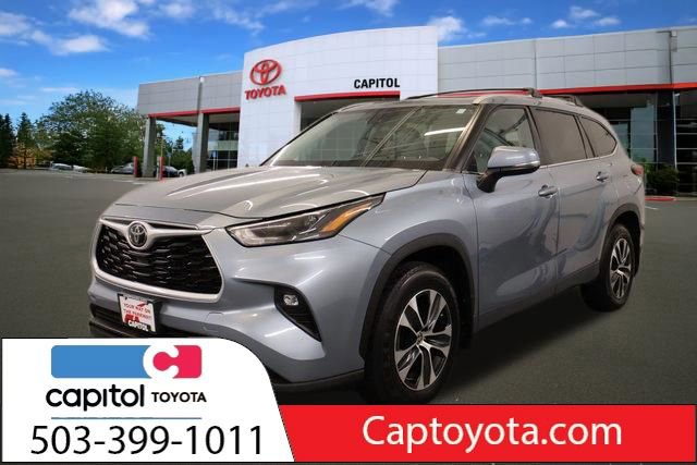 Used 2023 Toyota Highlander XLE image 1