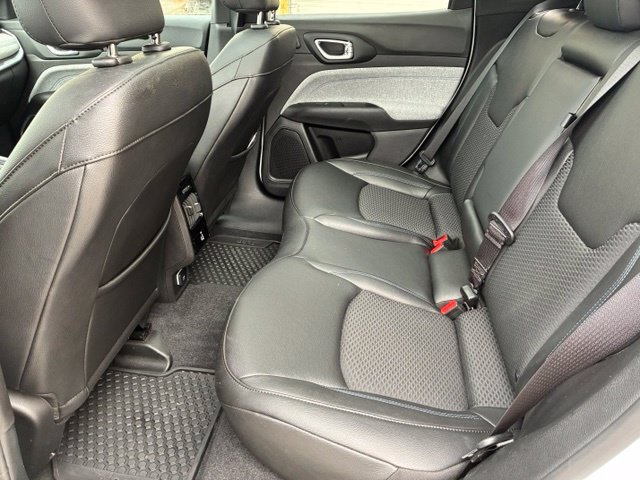 Used 2025 Jeep Compass Latitude w/ Sun & Sound Group AWD/4WD image 15