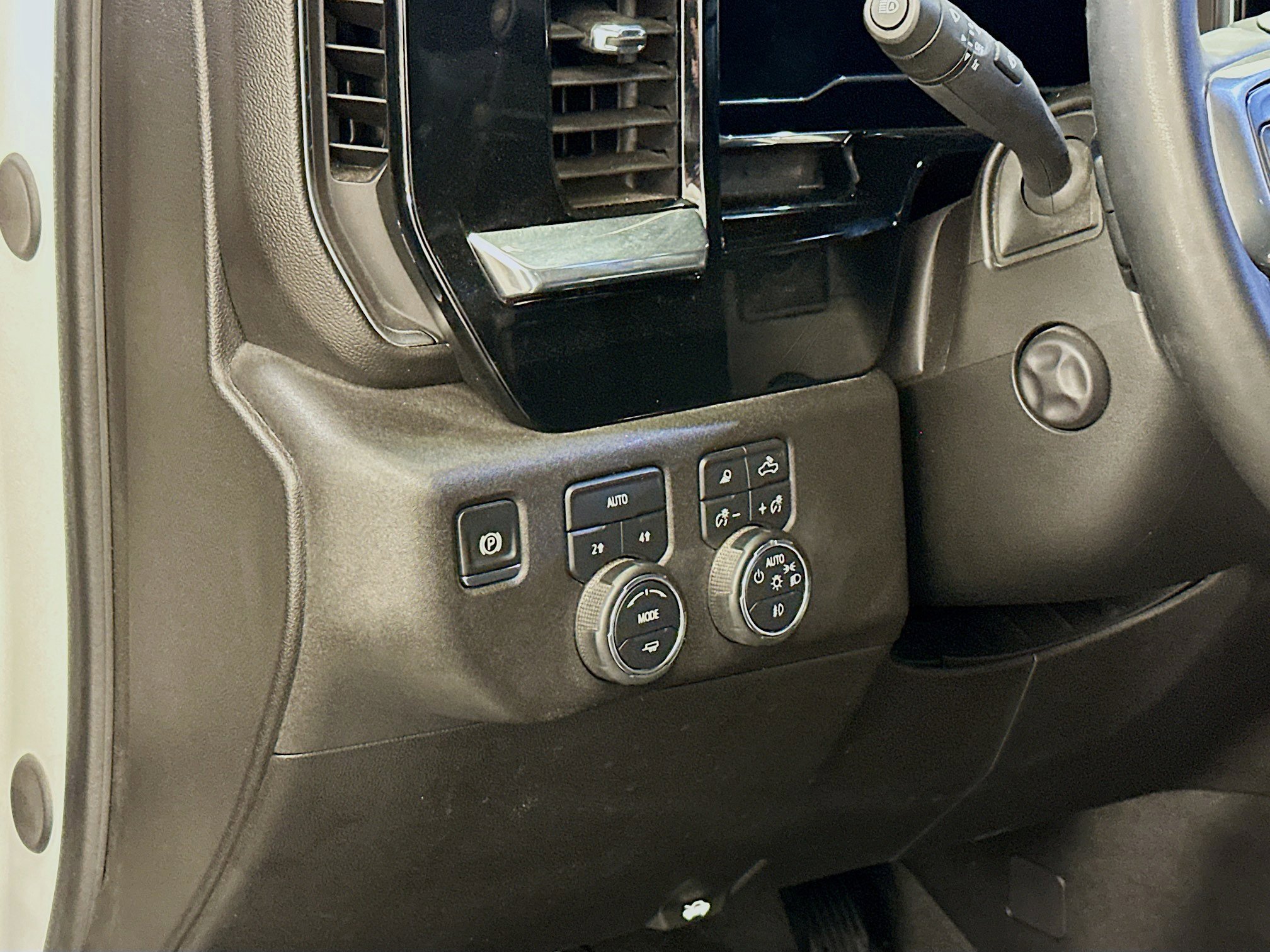 Used 2025 Chevrolet Silverado 1500 LTZ image 17