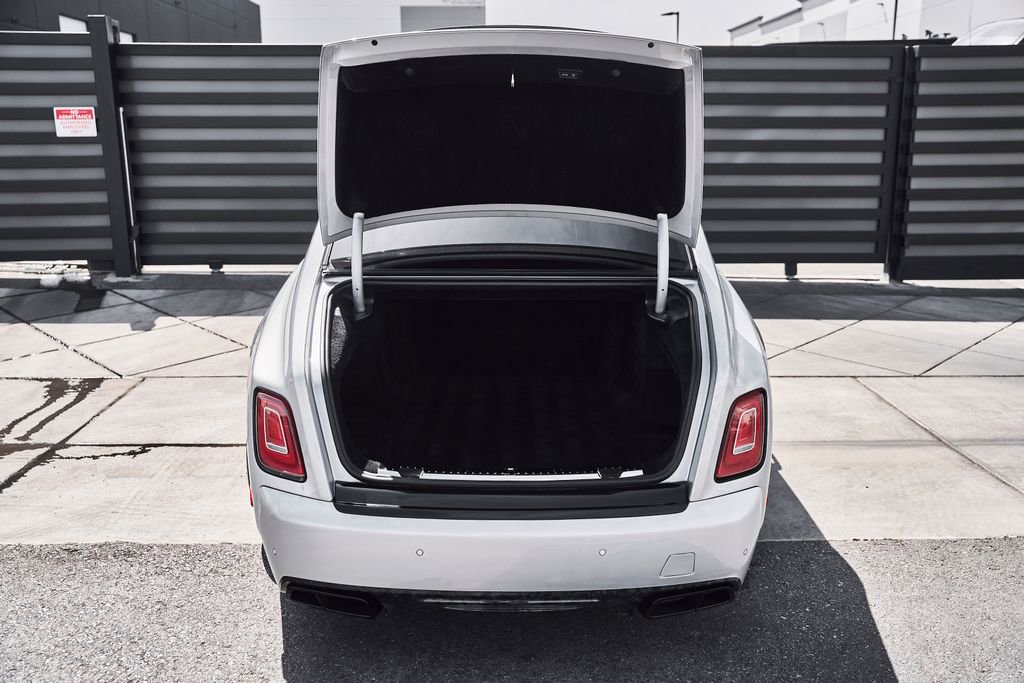 Used 2024 Rolls-Royce Phantom Sedan RWD image 26