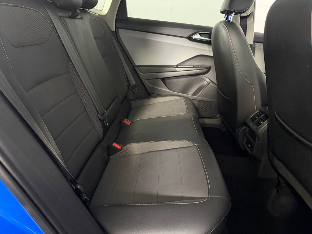 Used 2022 Volkswagen Taos SE w/ Panoramic Sunroof Package FWD image 28