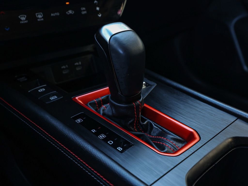 Used 2025 Nissan Kicks SR image 31