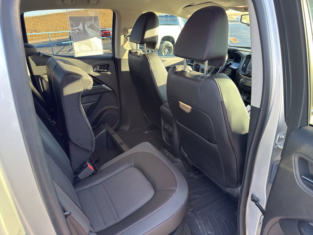 Used 2015 GMC Canyon SLE image 11