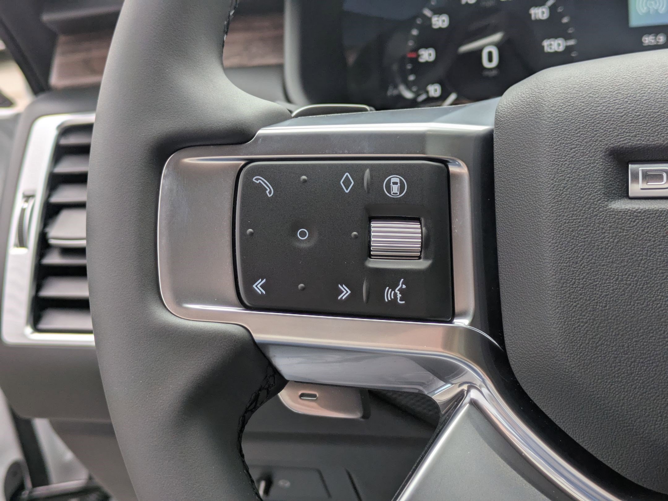 New 2026 Land Rover Discovery Dynamic SE image 17