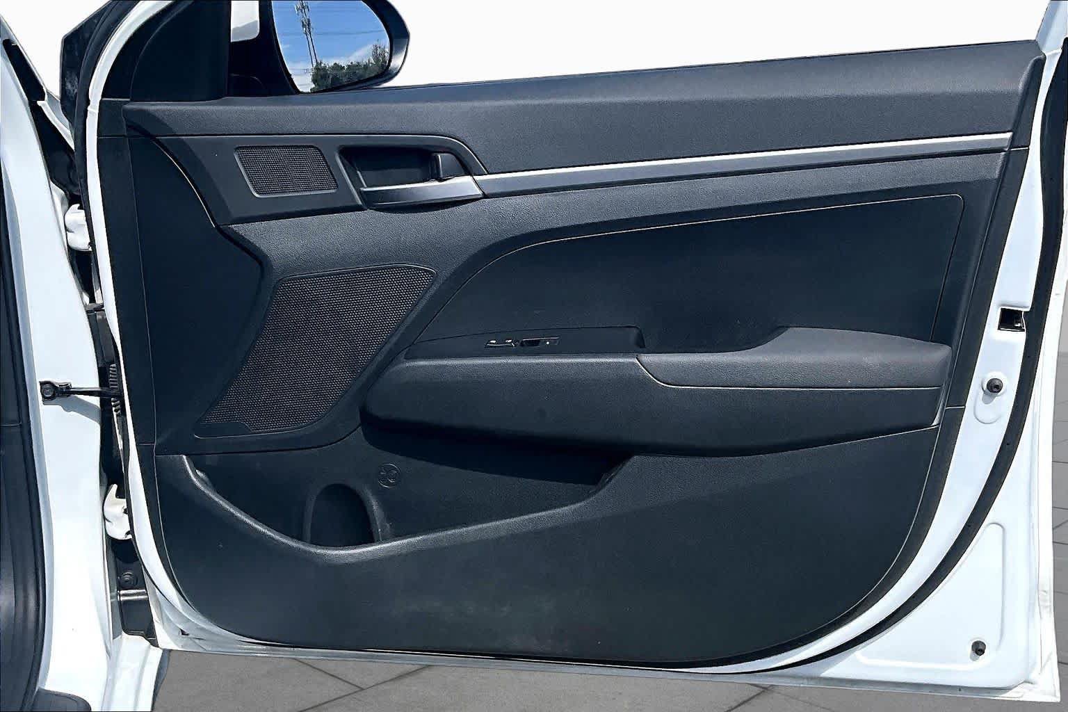 Used 2019 Hyundai Elantra SE w/ Cargo Package FWD image 22
