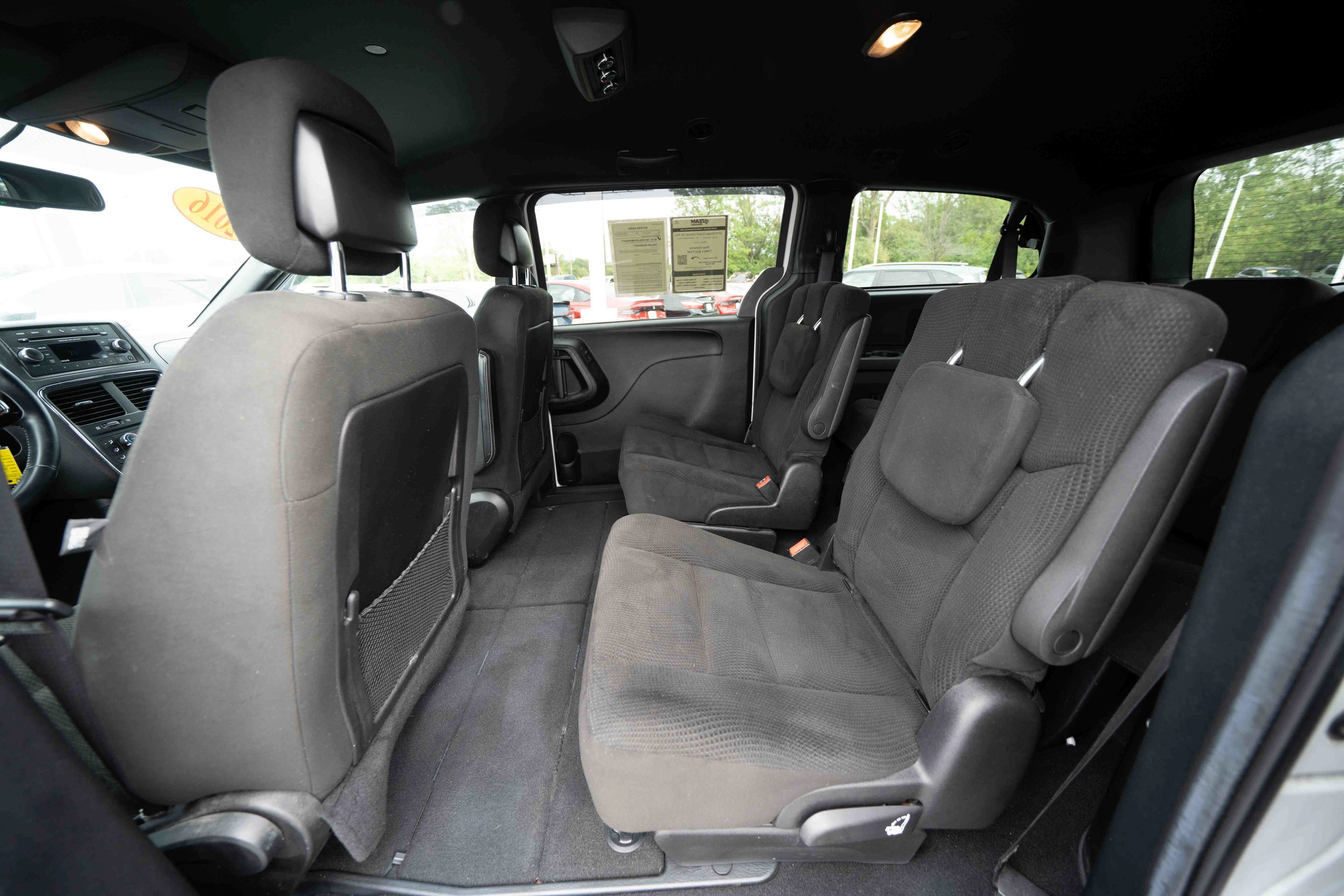 Used 2016 Dodge Grand Caravan SE FWD image 22