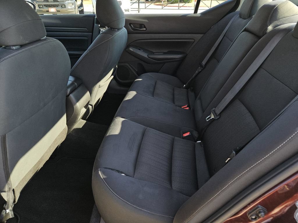 Used 2025 Nissan Altima 2.5 SV FWD image 36