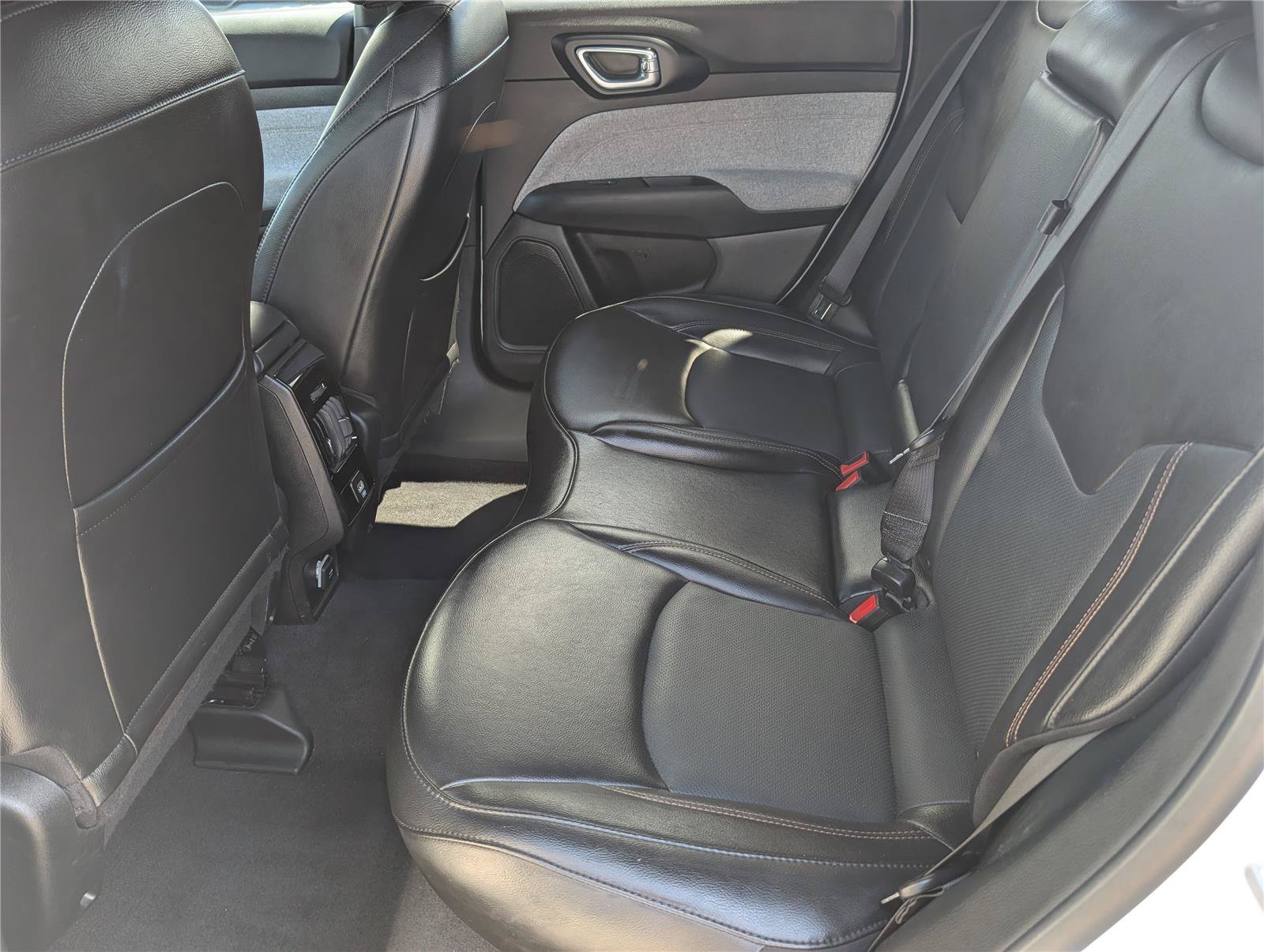 Used 2023 Jeep Compass Latitude AWD/4WD image 14