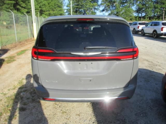 Certified 2025 Chrysler Pacifica Select FWD image 3