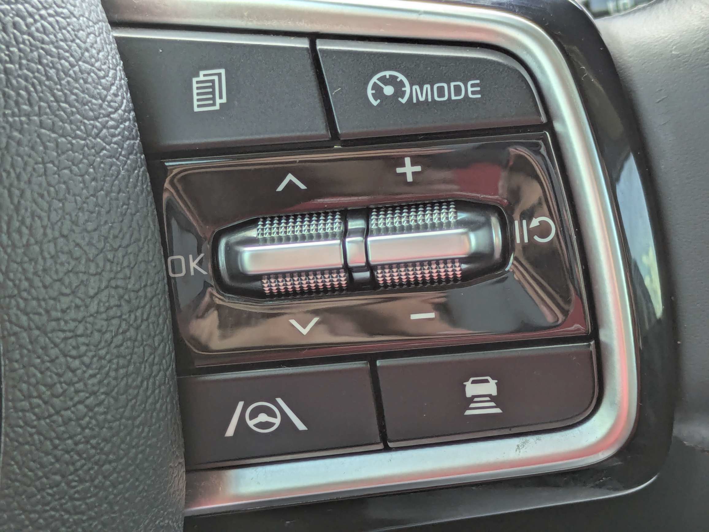 Certified 2022 Kia Sorento SX FWD image 34