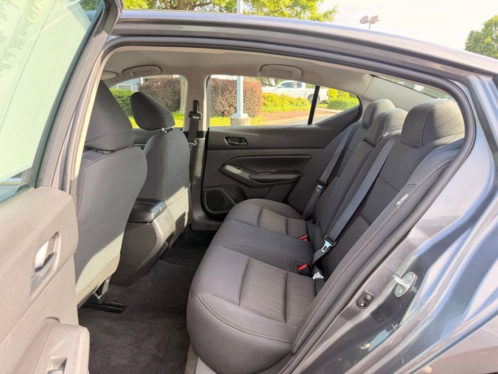Used 2024 Nissan Altima 2.5 SV FWD image 16