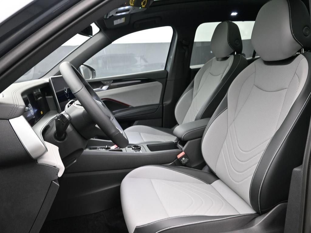 New 2026 Volkswagen Tiguan SE R-Line image 8