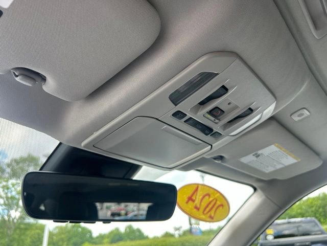 Used 2024 Toyota Highlander XLE AWD/4WD image 33