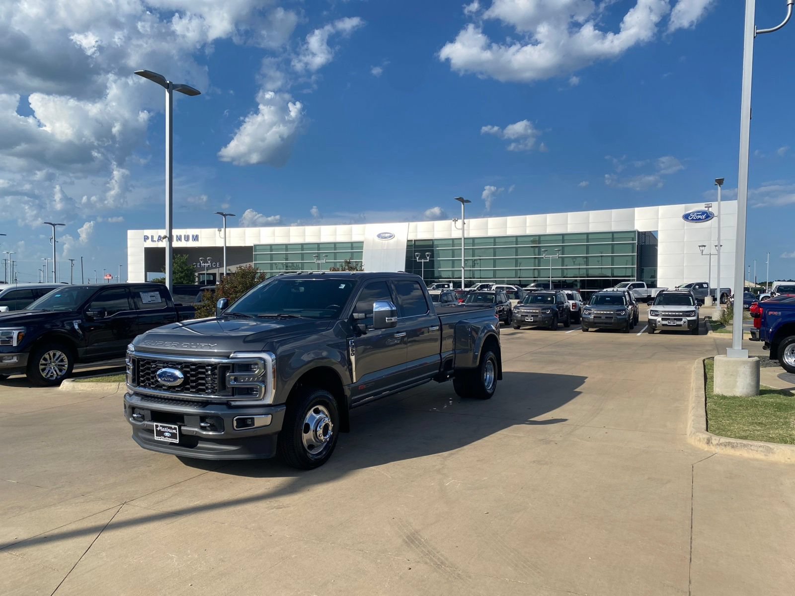 Used 2024 Ford F350 Platinum w/ FX4 Off-Road Package AWD/4WD image 28