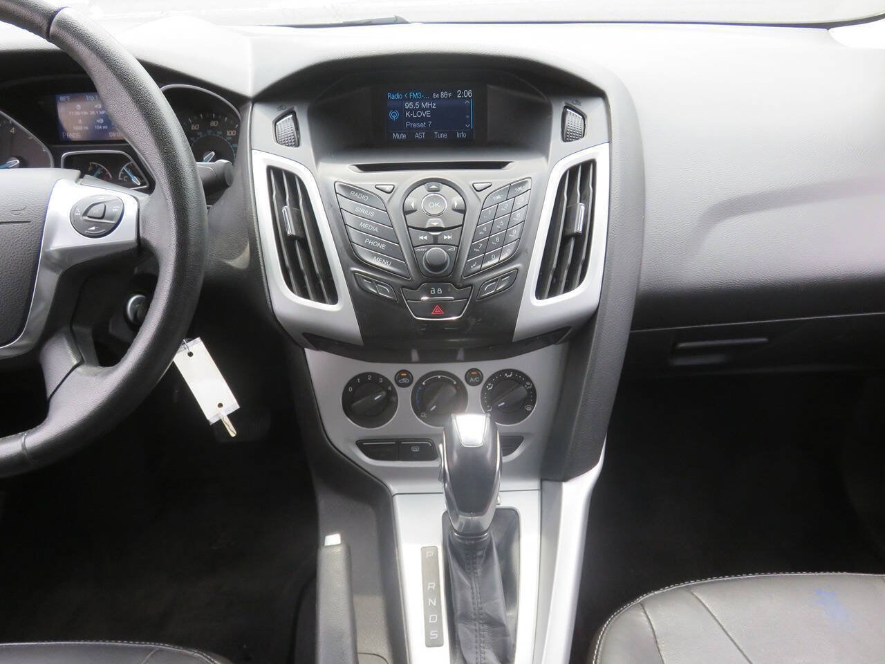 Used 2014 Ford Focus SE w/ Equipment Group 201A FWD image 16