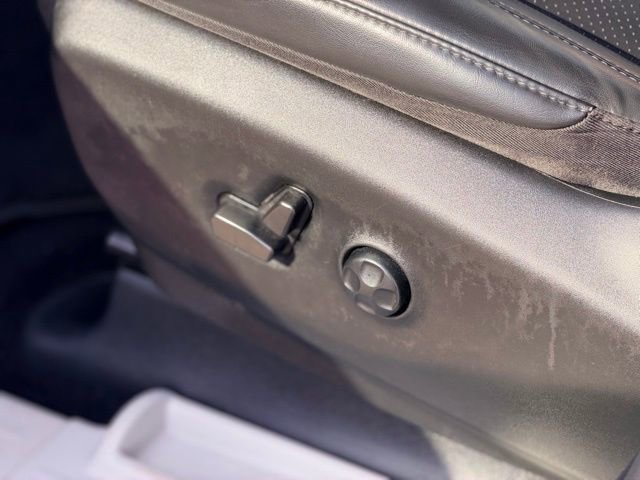 Used 2023 Chrysler Pacifica Touring-L image 7