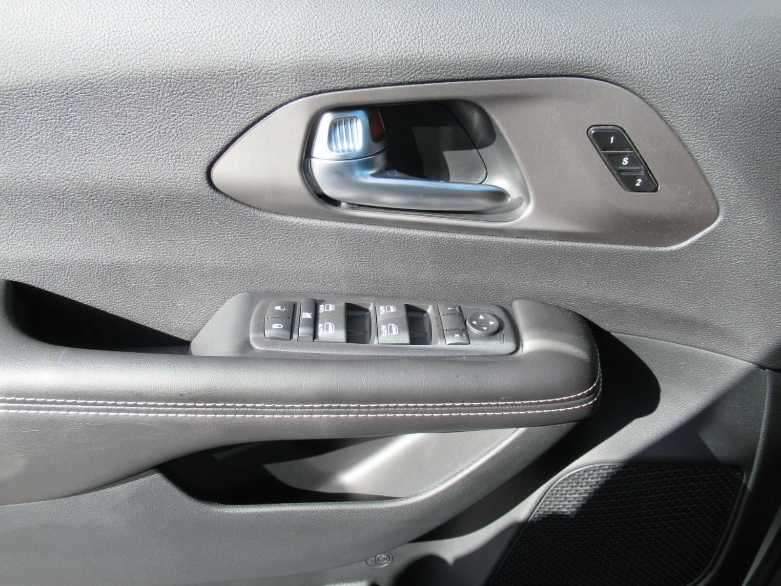New 2027 Chrysler Pacifica Select FWD image 20