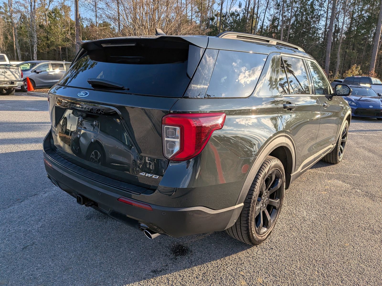 Certified 2023 Ford Explorer ST-Line w/ Class IV Trailer Tow Package image 4