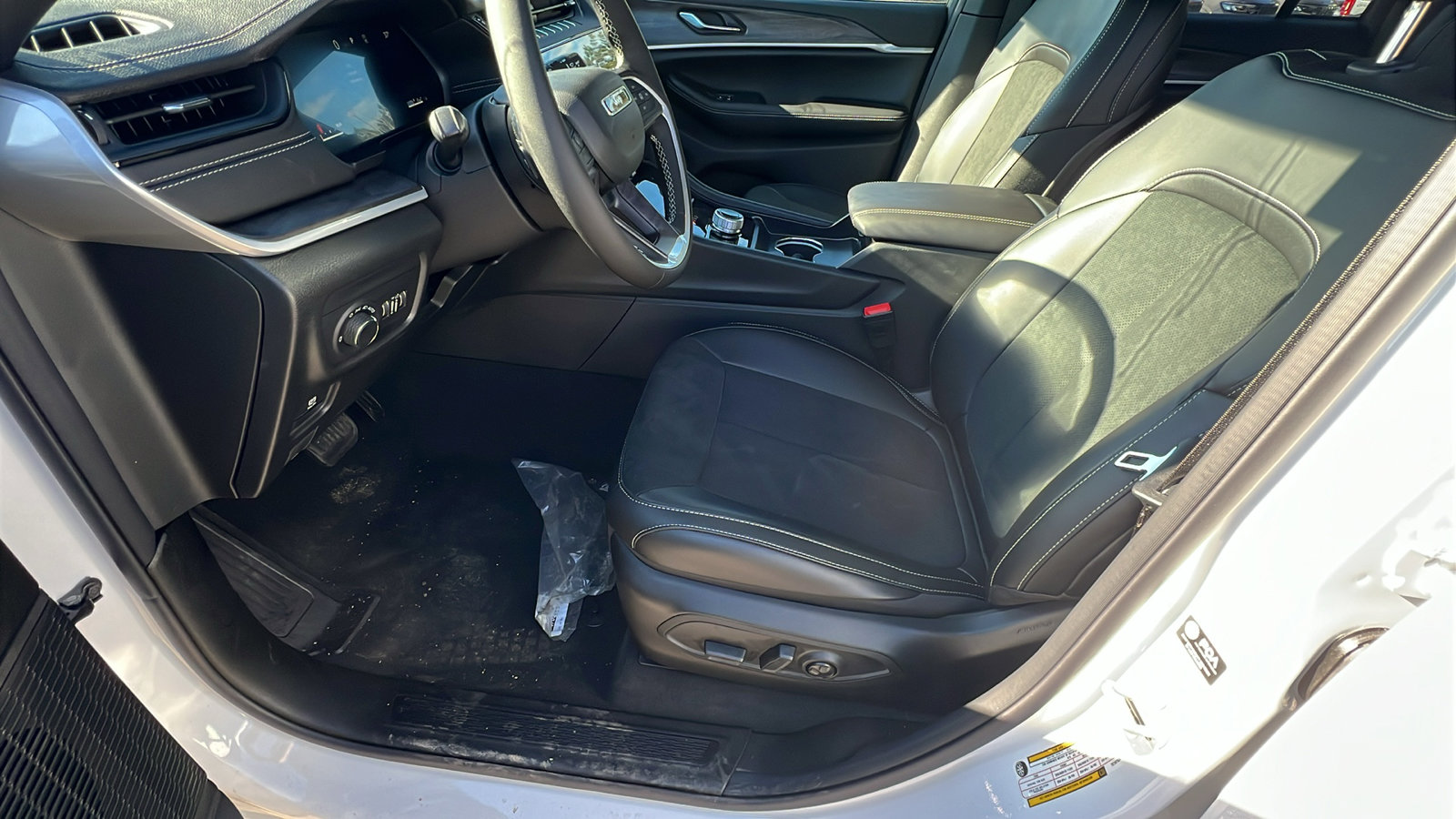 New 2026 Jeep Grand Cherokee Altitude image 16