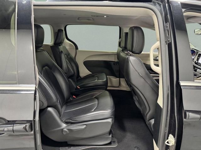 Used 2024 Chrysler Pacifica Limited FWD image 29