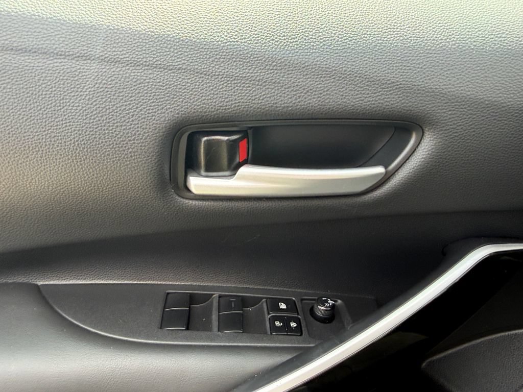 Used 2021 Toyota Corolla XSE FWD image 11