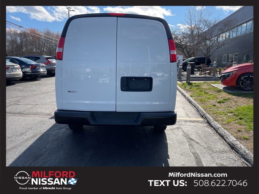 Used 2022 Chevrolet Express 3500 Extended w/ Driver Convenience Package image 4