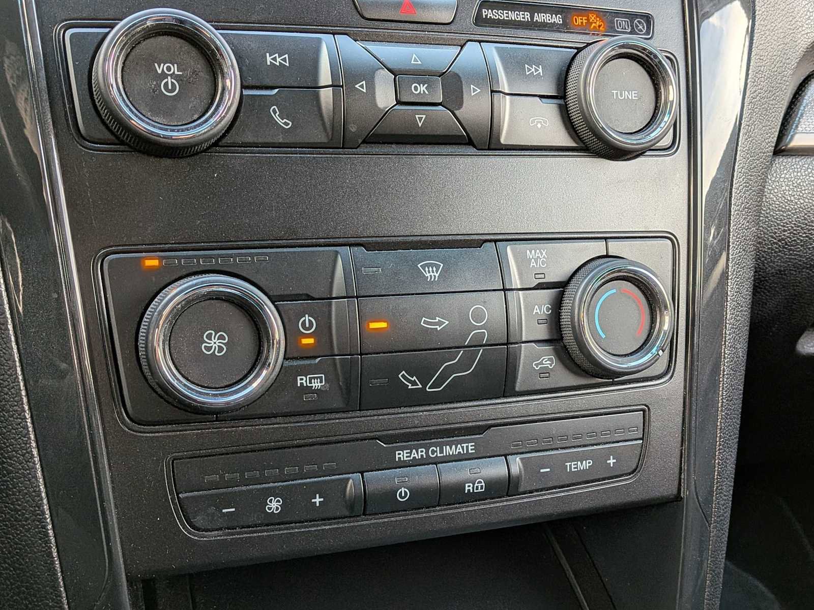 Used 2019 Ford Explorer XLT image 29