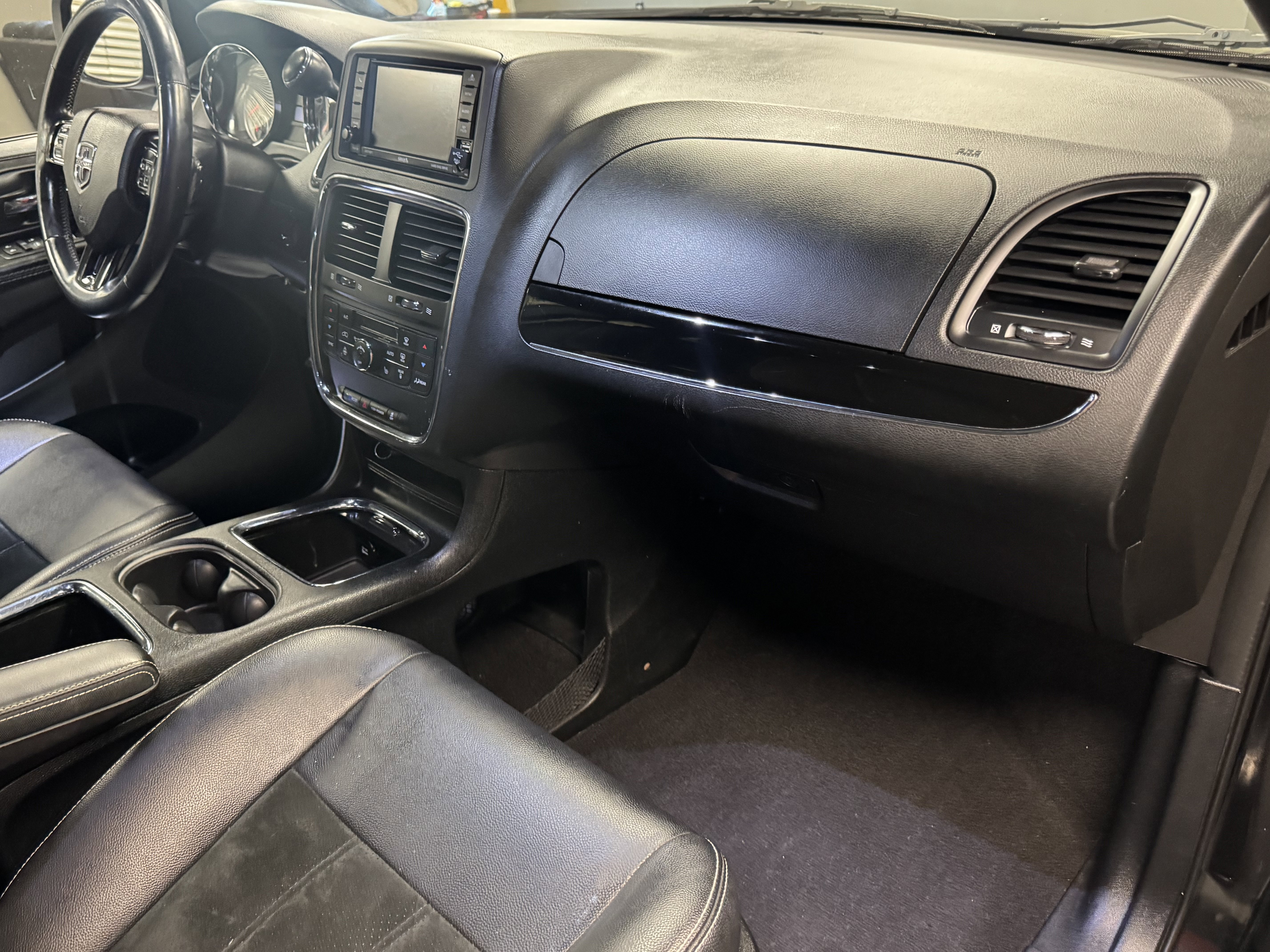 Used 2018 Dodge Grand Caravan SXT w/ Driver Convenience Group image 13