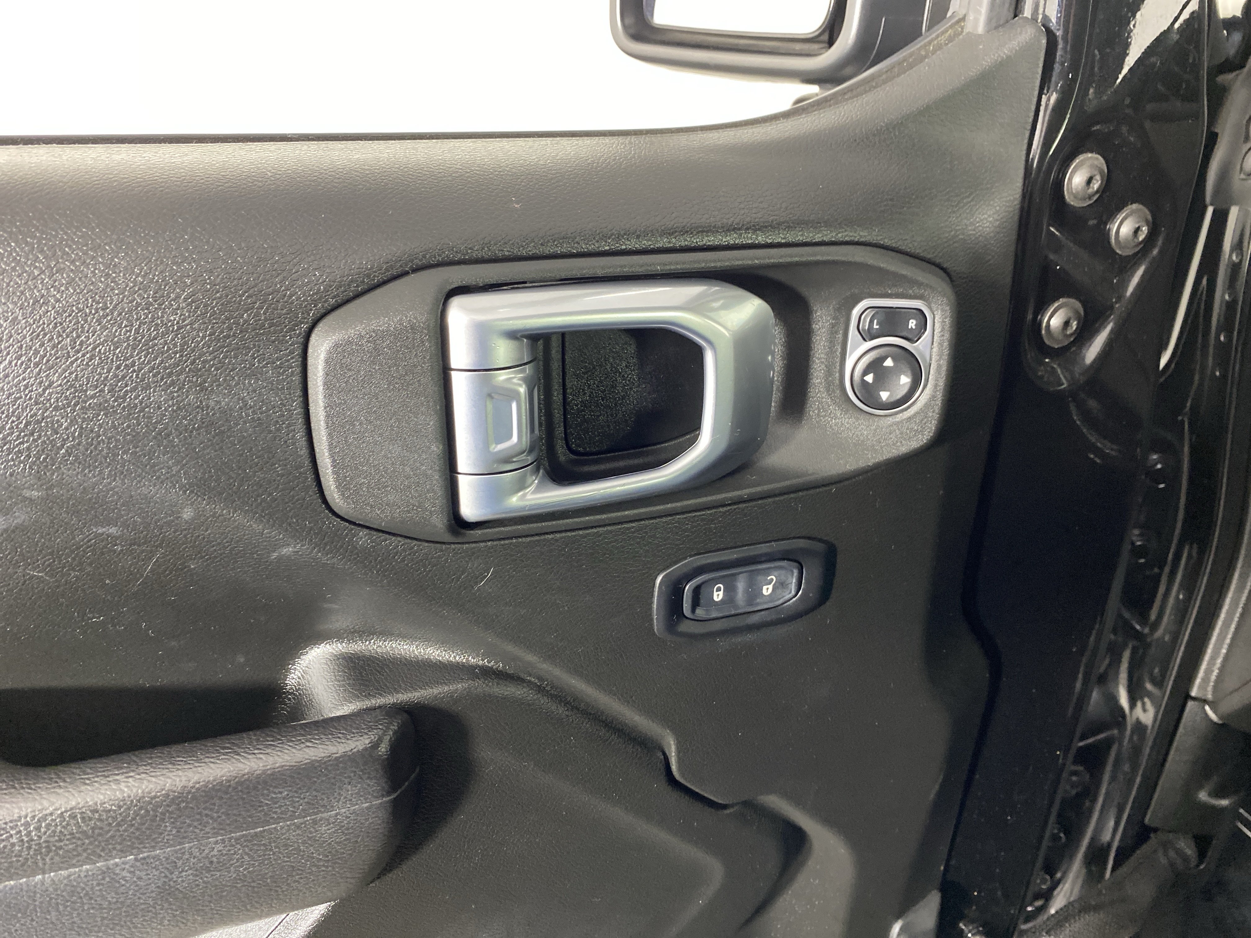 Used 2022 Jeep Gladiator Sport AWD/4WD image 13