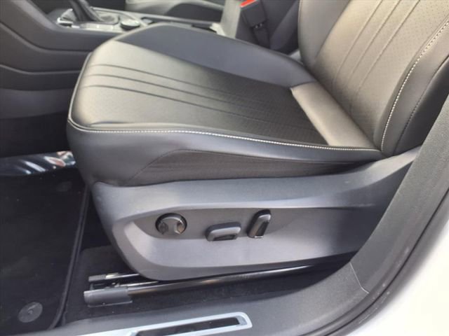 Used 2023 Volkswagen Tiguan SE R-Line image 53