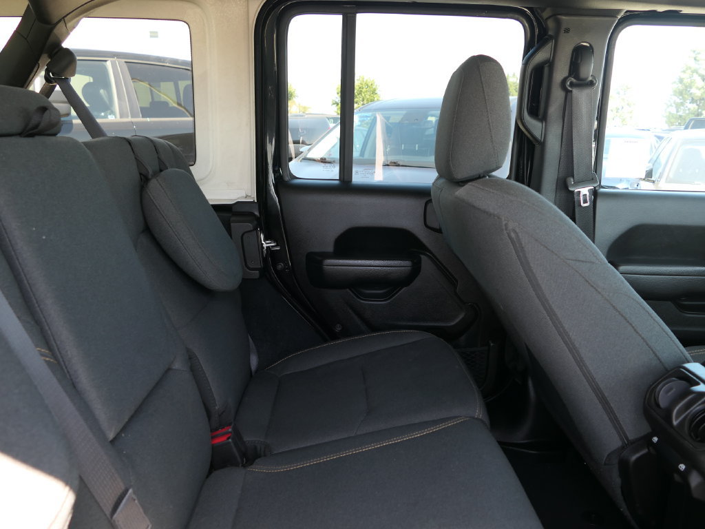 Used 2024 Jeep Wrangler Unlimited AWD/4WD image 23